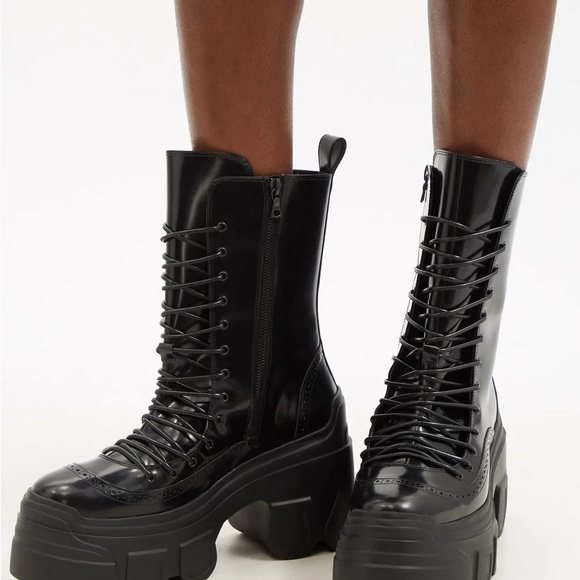 **Simone Rocha - New -Track sole lace-up, black patent-leather brogue boots - Picture 2 of 8